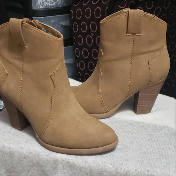 Booties - Picture 4 of 4